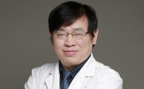 做膨體隆鼻的話，假感會戳穿鼻頭?