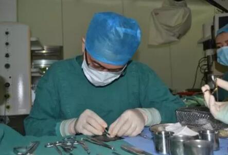 膨體隆鼻假體太高容易感染嗎?