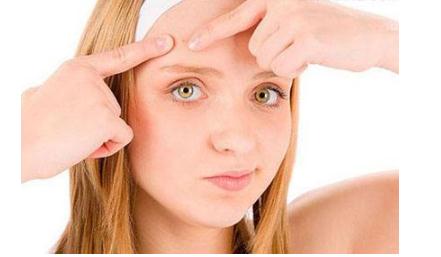 女性下巴痤瘡是怎么回事？