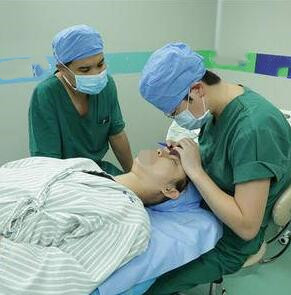 楊忠醫(yī)生資料簡介