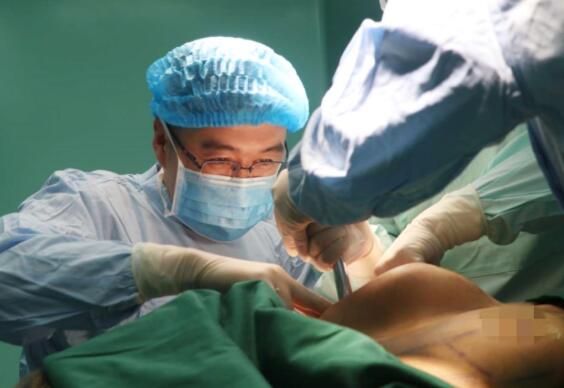 劉野醫(yī)生不斷學(xué)習(xí)進(jìn)步中!