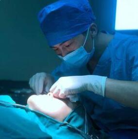 孫震醫(yī)生簡(jiǎn)介