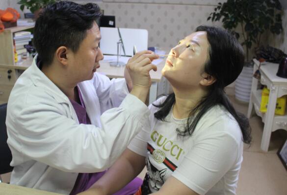 硅膠隆鼻術(shù)前