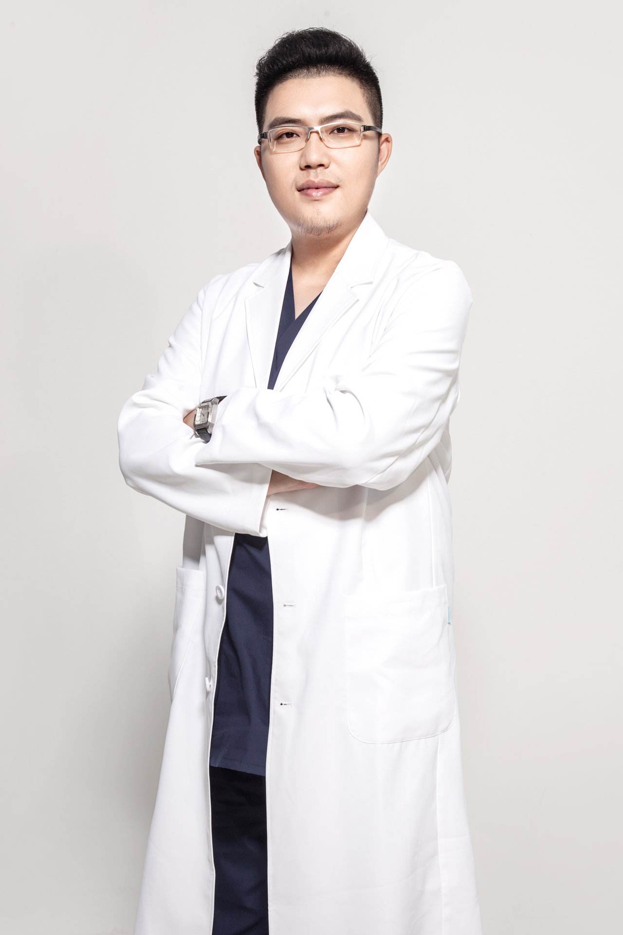 王皓民醫(yī)生講解：為什么全切雙眼皮會(huì)變成三眼皮？