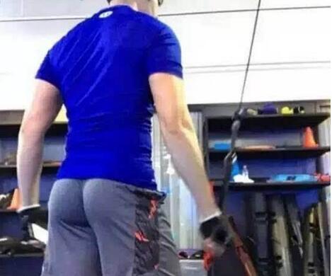 男士臀部吸脂主要是吸取的淺層脂肪，手術(shù)時醫(yī)生會用手在足端施壓