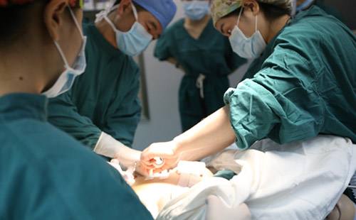 成都隆胸醫(yī)生哪個好