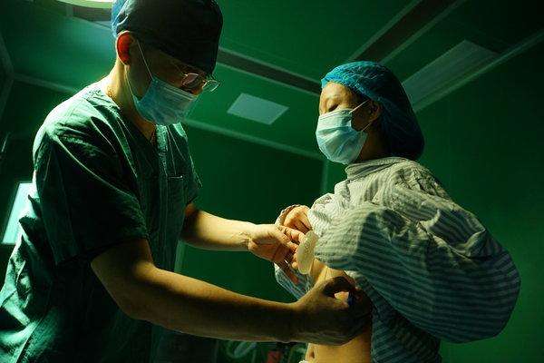 成都隆胸醫(yī)生哪個好