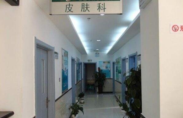 呂成志醫(yī)生-簡(jiǎn)介資料-資質(zhì)-口碑-大連皮膚病醫(yī)院