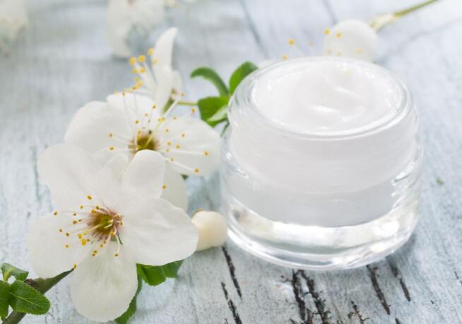 你拿護(hù)膚化妝品替代這些微整形項目