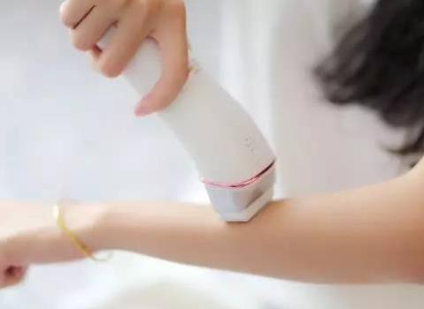 E光脫毛還是冰點(diǎn)脫毛？哪一種脫毛方式更好？