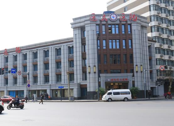 成都醫(yī)大醫(yī)院是正規(guī)醫(yī)院嗎？雙眼皮案例及2位醫(yī)生_價格標(biāo)準(zhǔn)揭秘