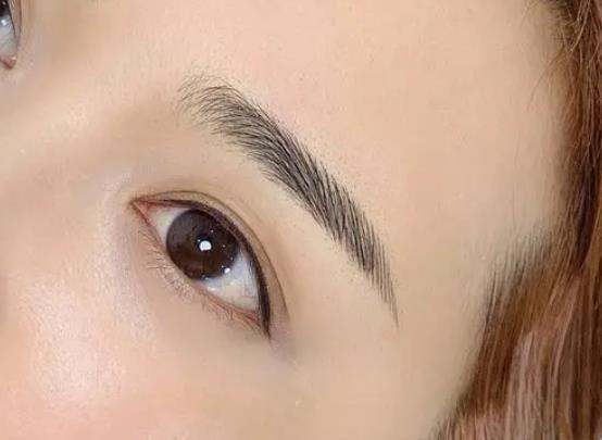 半長期霧眉的優(yōu)缺點分別是什么?