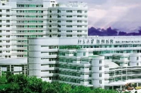 深圳北大醫(yī)院整形科價(jià)格表2022查！胡華新or朱輝，做隆鼻很有名