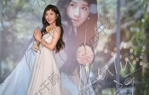 Lulu與白癡公主同框，小胸美女穿婚紗照樣美麗動(dòng)人