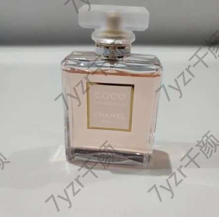 女生必買香水排名，香水收藏：香奈兒N°5、迪奧真我香水等