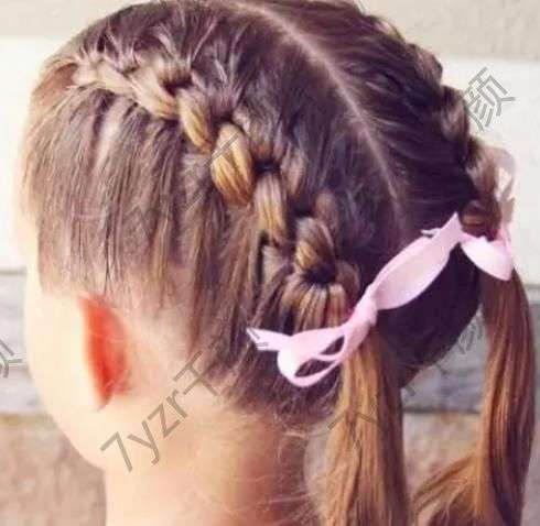 小女孩兒愛心頭發(fā)怎么扎？