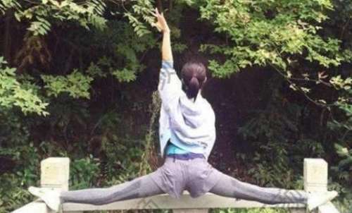 女明星們的劈叉神技，為何她們能保持好狀態(tài)？拉筋的秘密大揭秘！